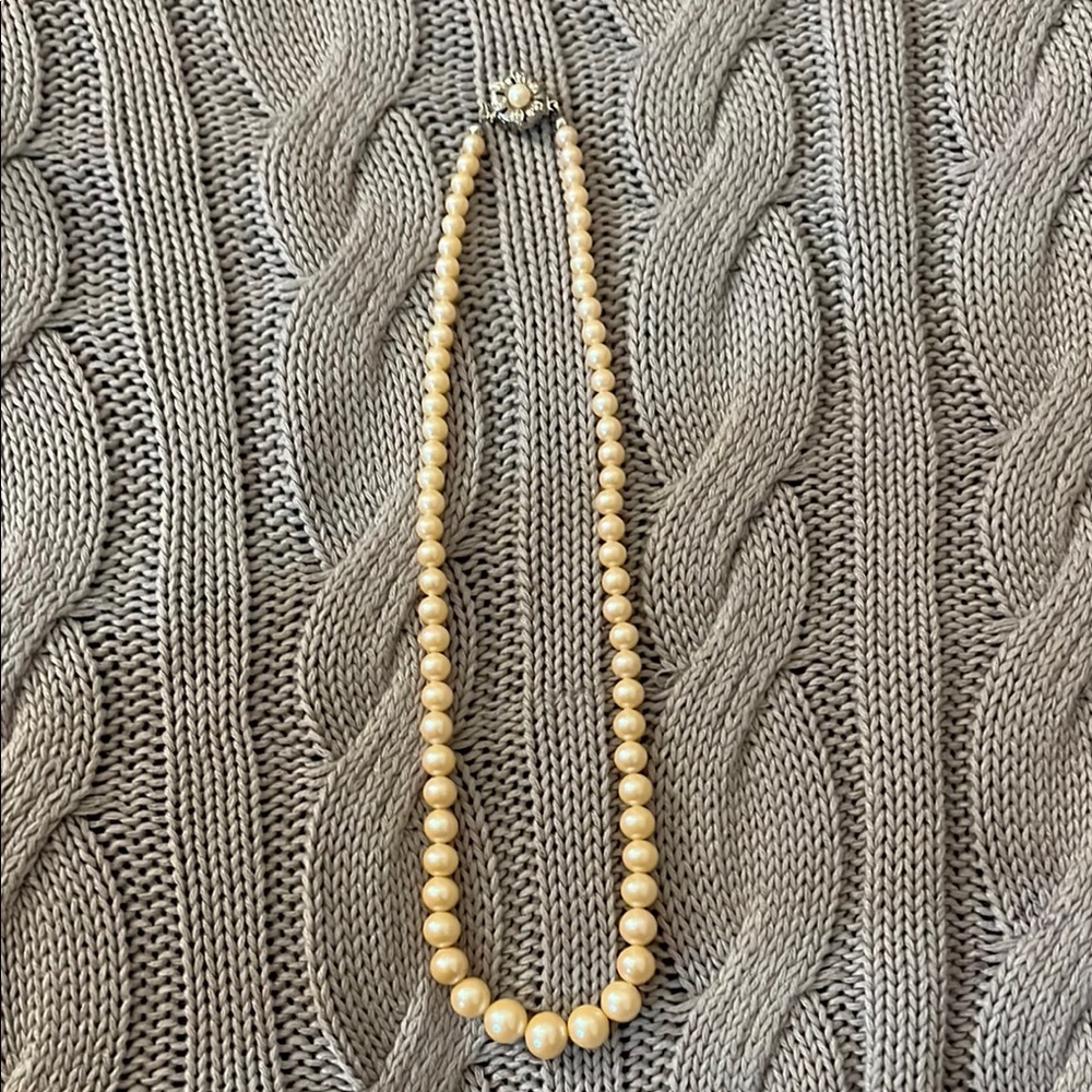 Elegant Cream Pearl Necklace